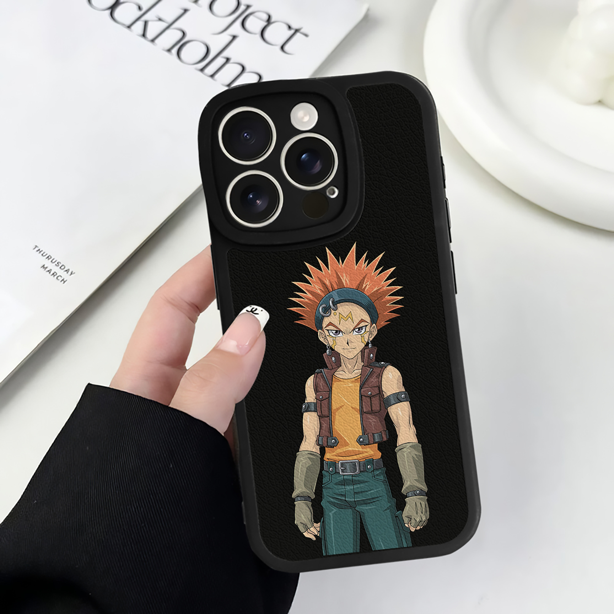 （画像用） 遊☆戯☆王 Yu-Gi-Oh! 【iPhone 16シリーズ対応】シリコンスマホケース（レザー調） 材質：シリコン
